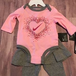 Brand New Nike Baby 2-piece outfit- it’s so cute!!